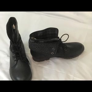 BLACK BOOTIES, W/GRAY FLANNEL FOLD OVER, SZ 9.5